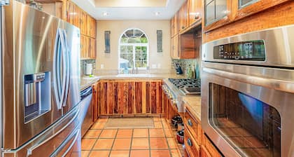 House of Paddles, POOL, Ocean close in Keaau, Hawaii, near Hilo