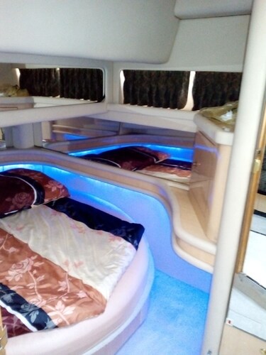 Robbery on a luxury yacht