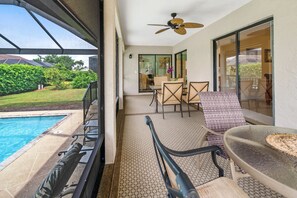Outdoor dining - Settle-in and enjoy the Florida Life at this Darling Home (Marco Island)