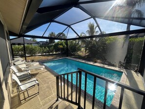 A heated pool - Settle-in and enjoy the Florida Life at this Darling Home (Marco Island)