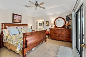 3 bedrooms, iron/ironing board, free WiFi, bed sheets - Settle-in and enjoy the Florida Life at this Darling Home (Marco Island)