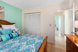 3 bedrooms, iron/ironing board, free WiFi, bed sheets - Settle-in and enjoy the Florida Life at this Darling Home (Marco Island)