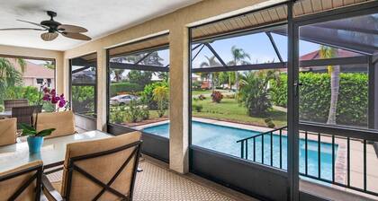 3BR Marco Island home with heated pool, WiFi, and full kitchen.