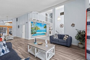 Smart TV, fireplace - THE BLUE ESCAPE. (Belleair Beach)