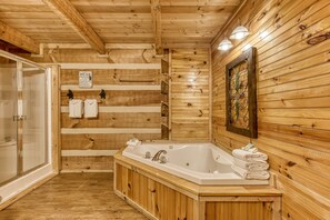 Towels - 4 Bedrooms Near Pigeon Forge-Hot Tub-Pet Friendly-Sleeps 12 (Sevierville)