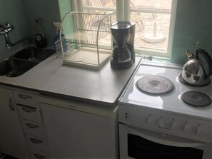 Spishäll, kaffe- och tebryggare och vattenkokare