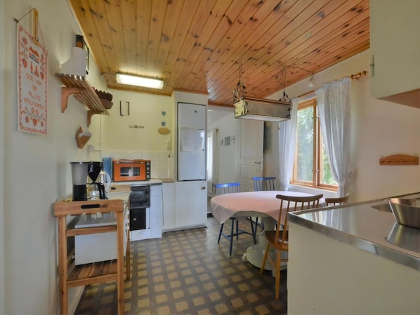 Ofen, Wasserkocher mit Kaffee-/Teezubehör, Wasserkocher