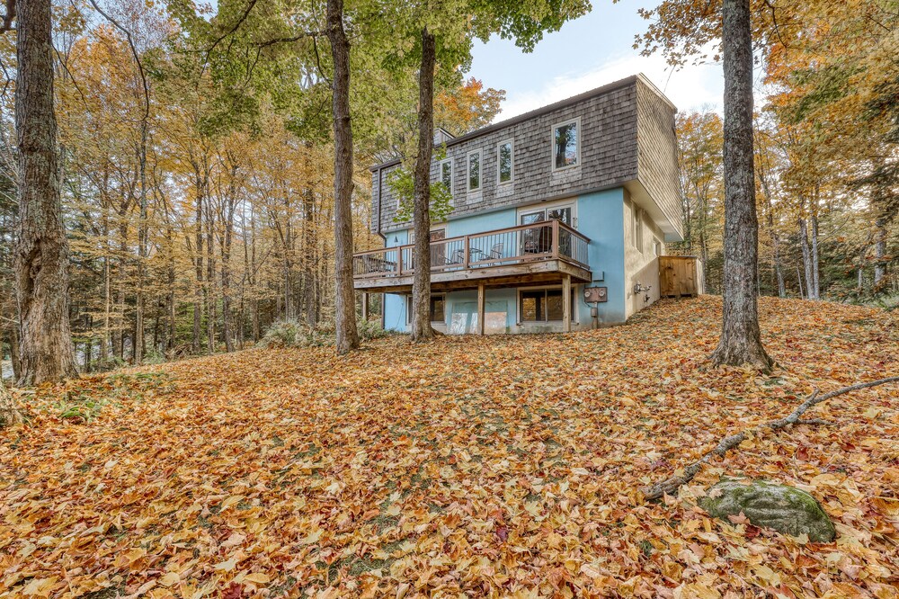 Gorgeous, secluded home with private deck & WiFi