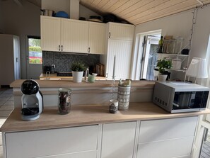Plaque de cuisson, lave-vaisselle, cafetière/bouilloire