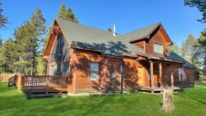 Exterior - Spacious Mountain Cabin w/ Hot Tub & Bunkhouse (Donnelly)