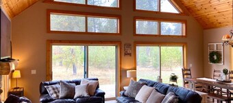 Spacious Mountain Cabin w/ Hot Tub & Bunkhouse