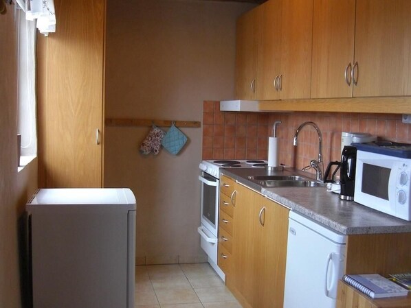 Microwave, coffee/tea maker, electric kettle, highchair