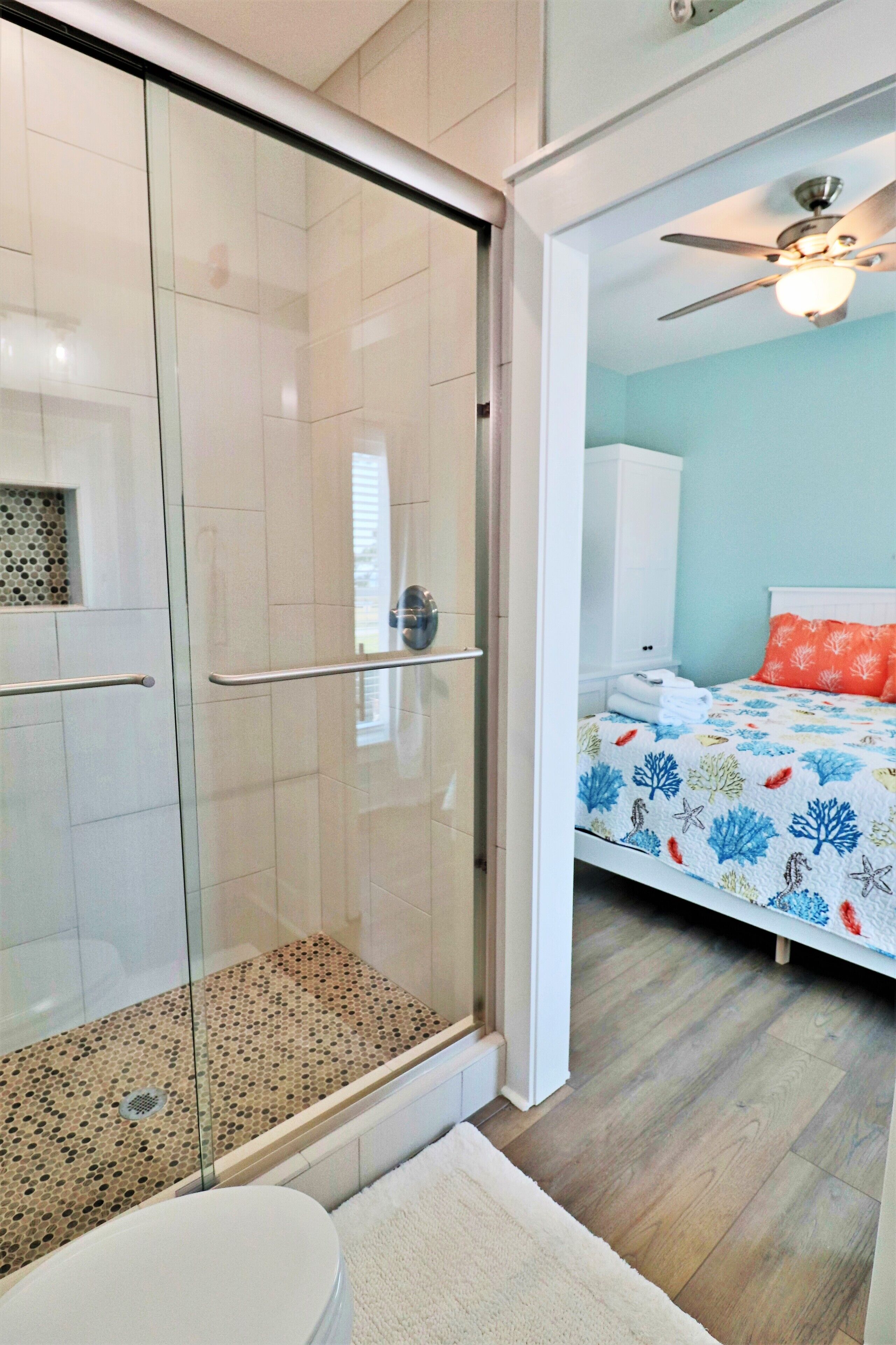 Combined shower/tub