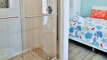 Combined shower/tub