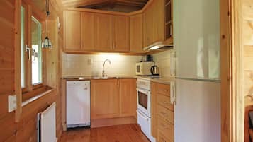 Stovetop, dishwasher, coffee/tea maker, electric kettle