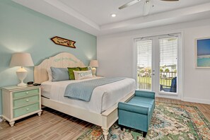 5 Schlafzimmer, Schreibtisch, Bügeleisen/Bügelbrett, Reisekinderbett