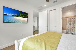 5 bedrooms, desk, iron/ironing board, travel cot - Beach-Chic, Margaritaville Cottage w/ Private Pool! (Kissimmee)