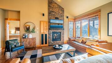 2 makuuhuonetta, työpöytä, silitysrauta/-lauta, ilmainen Wi-Fi