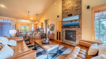 Smart-TV, peis og bøker