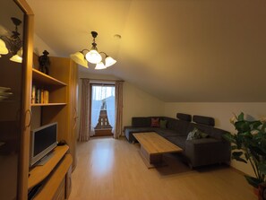 Fernseher, Tischtennisplatte