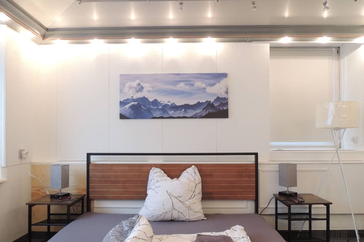 Habitación doble urbana, 1 cama Queen size, para no fumadores | Escritorio, espacio para trabajar con laptop y wifi gratis