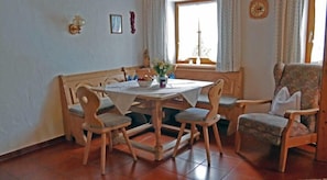 Ferienwohnung 2,  bis 5 Personen, 65 qm, 2 separate Schlafzimmer-Sitzecke