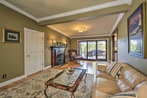 TV, fireplace, table tennis - Dock, Hot Tub & Kayaks: Luxe Hot Springs Lakehouse (Hot Springs)