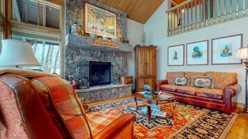 TV, fireplace, DVD player, books