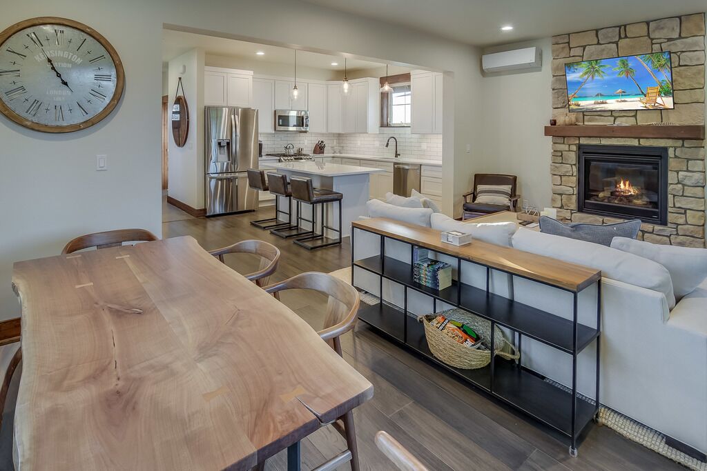 3NT SPECIAL! GOLF COURSE-Prime Location-Walking Distance to Fun Activities