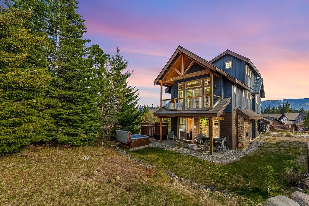 3NT SPECIAL! GOLF COURSE-Prime Location-Walking Distance to Fun Activities