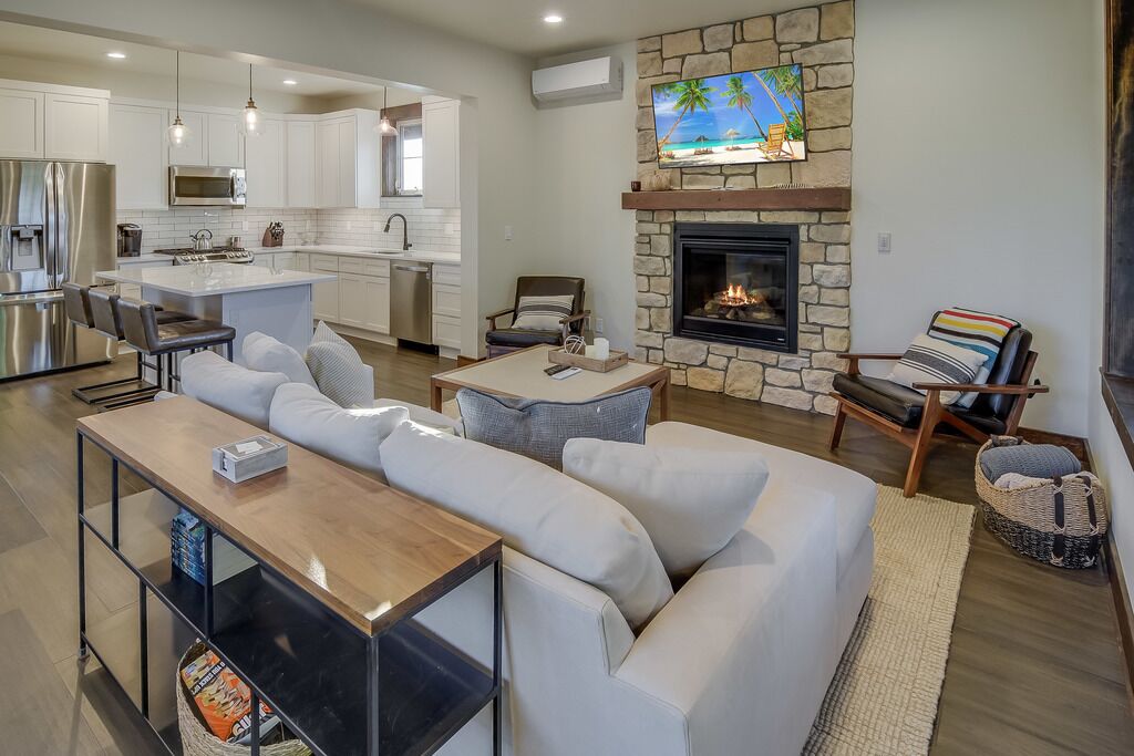 3NT SPECIAL! GOLF COURSE-Prime Location-Walking Distance to Fun Activities