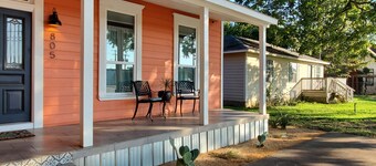 Fresh, New, Light & Airy. 1.2 miles to Magnolia Silos, 1 mile to the Stadium