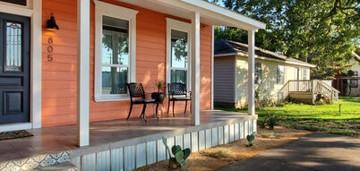 Fresh, New, Light & Airy. 1.2 miles to Magnolia Silos, 1 mile to the Stadium