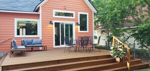 Outdoor dining - Fresh, New, Light & Airy. 1.2  miles to Magnolia Silos, 1 mile to the Stadium (waco)