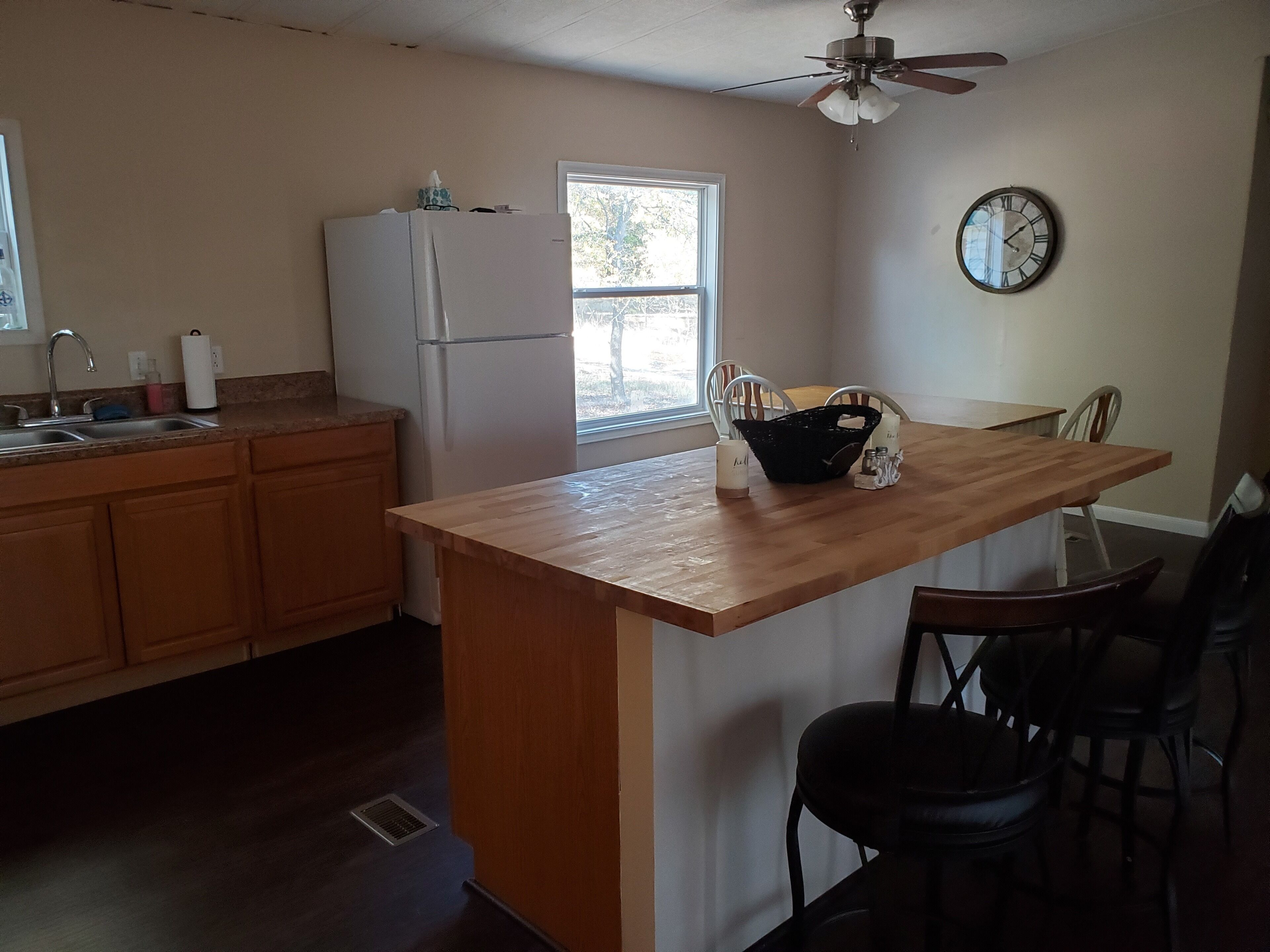 Enjoy your Getaway to this 3br 2ba Lakefront Home with Dock and boat slip