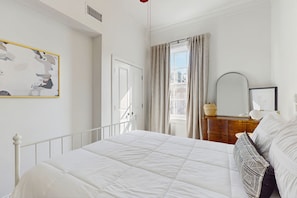 2 bedrooms, iron/ironing board, Internet, bed sheets