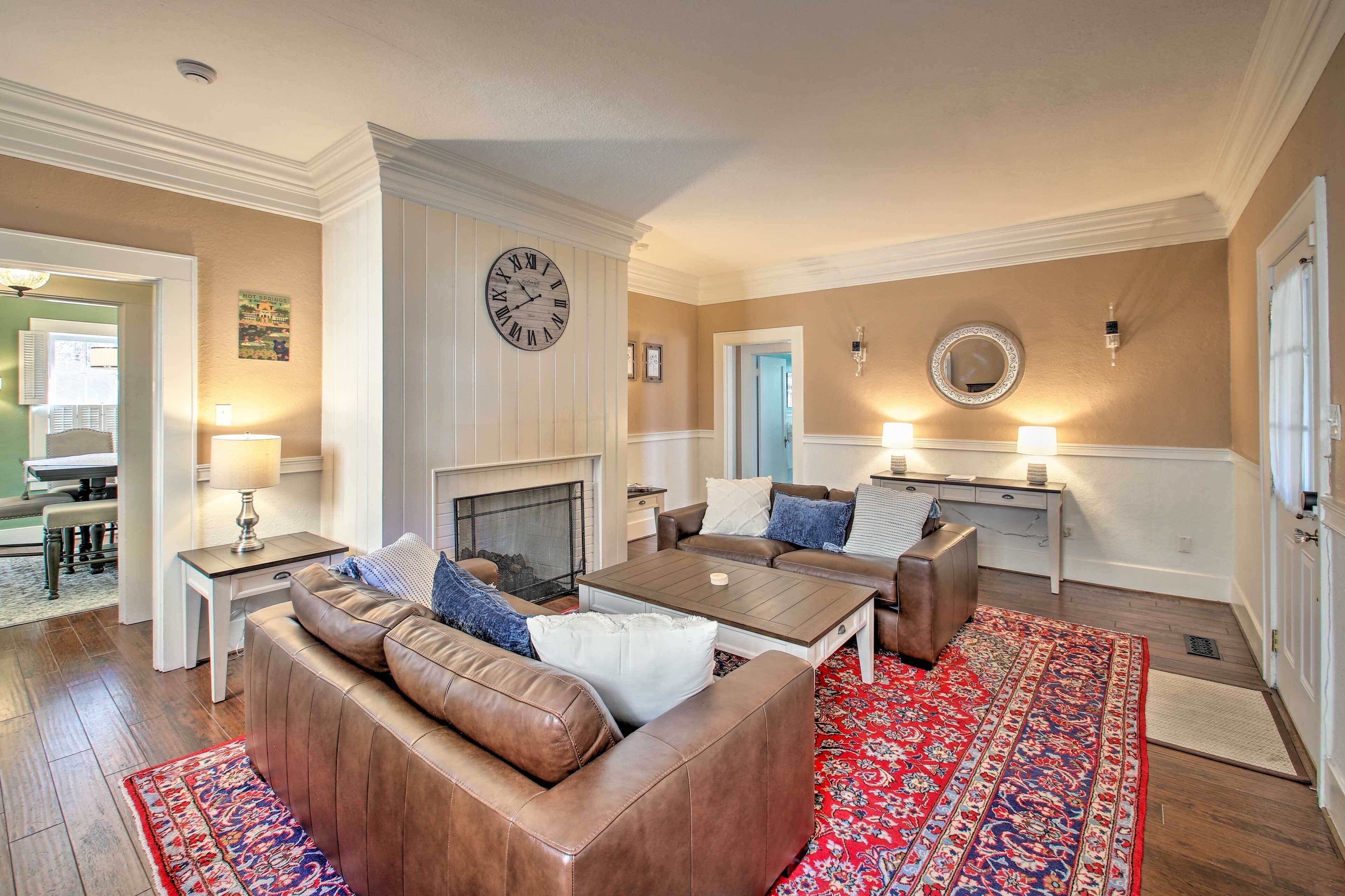 Private Retreat with Pool, 2 Miles to Oaklawn!