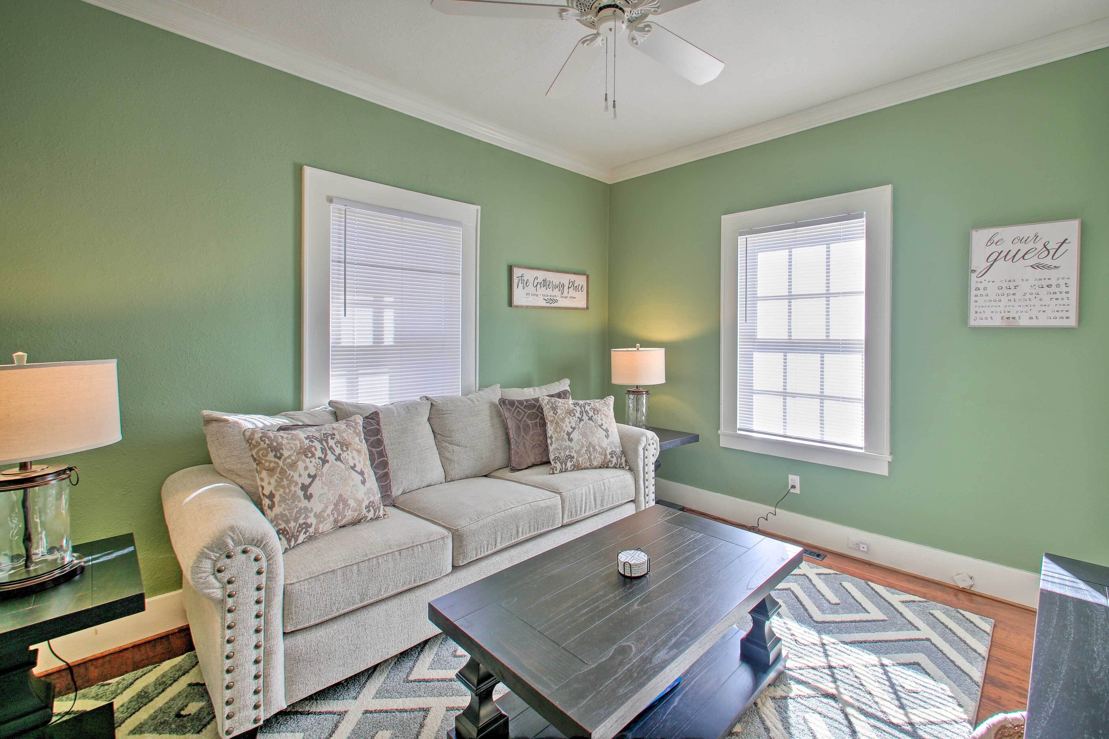 Private Retreat with Pool, 2 Miles to Oaklawn!