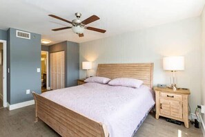 2 habitaciones, tabla de planchar con plancha y cuna de viaje 