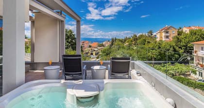 Villa with pool in the center of Malinska