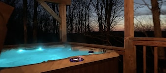 Private mountainside chalet bordering Dolly Sods with beautiful panoramic view.