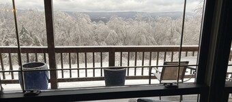 Private mountainside chalet bordering Dolly Sods with beautiful panoramic view.