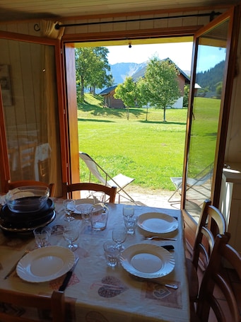 Restauration. Appartements tout confort au coeur du village de 2 à 10 pers