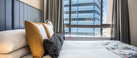 1 slaapkamer, een bureau, een strijkplank/strijkijzer, wifi