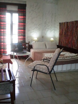 1 soverom, skrivebord, strykejern/-brett og wi-fi (inkludert)