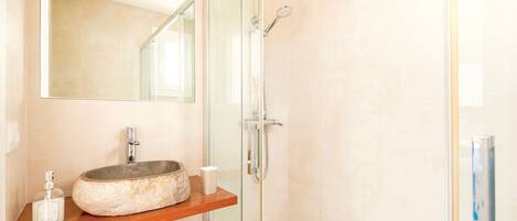 Doccia, asciugacapelli, asciugamani