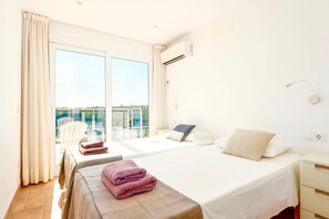 2 chambres, fer et planche à repasser, Wi-Fi gratuit, draps fournis