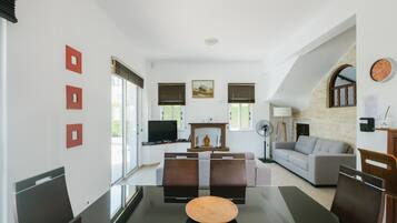 Villa | In-room dining