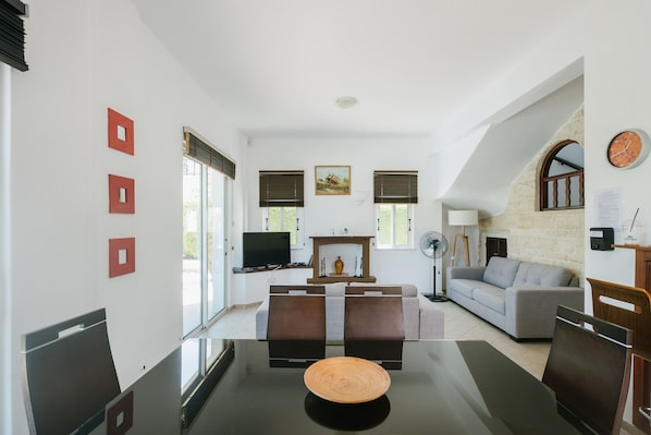 Villa | In-room dining
