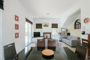 Villa | In-room dining